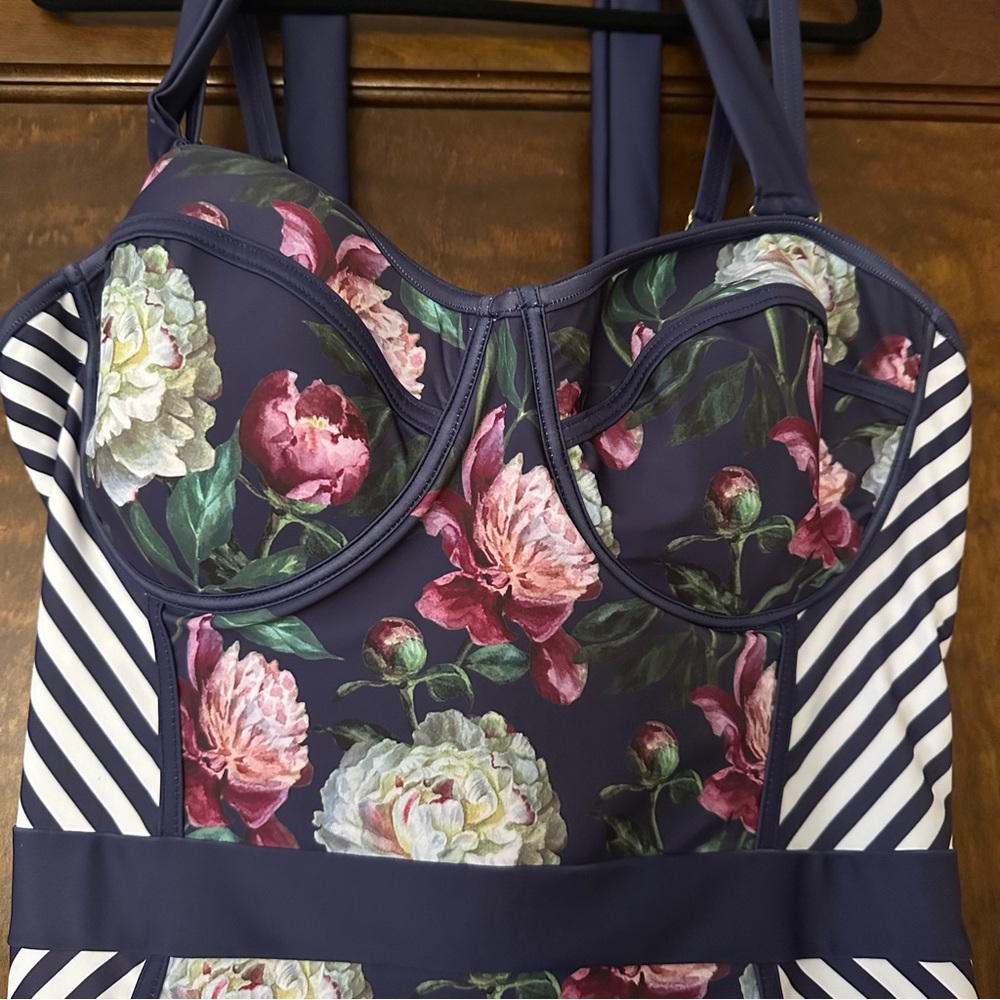 ModCloth One Piece Swimsuit - Picture 2 of 8